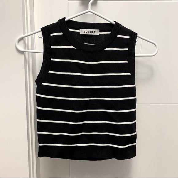 ‼️3/$30‼️ Cropped knit top - Picture 1 of 3